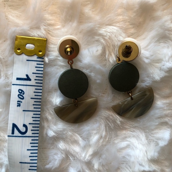 Dangling Earrings - Picture 2 of 4